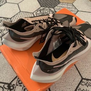 Nike Women's Zoom Gravity Running Shoes US7.5